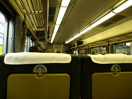 特急「はまかいじ」車内1