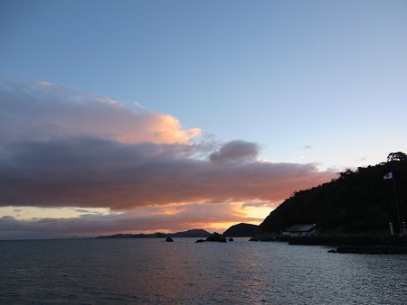 夫婦岩 遠望04 12月朝7:02