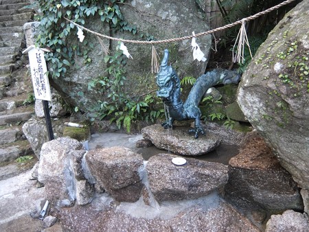 飛瀧神社12 延命長寿のお滝水
