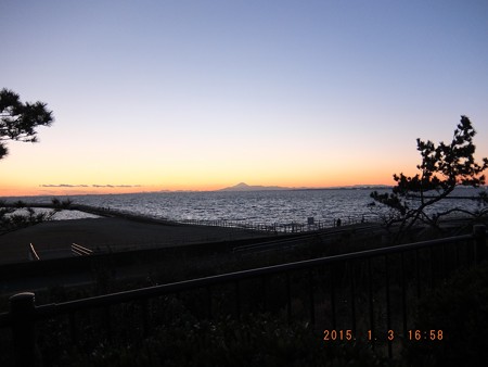 幕張の浜~20150103-04 富士山