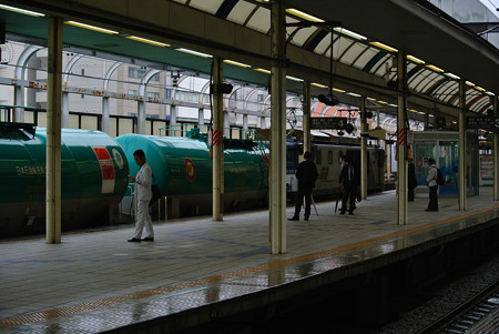 石油輸送の点景（桜木町駅）