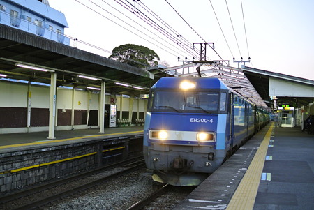 早朝の山手駅にて