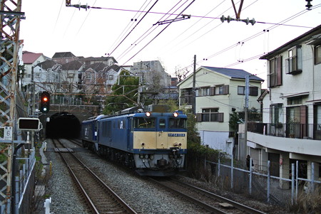 早朝の山手駅にて
