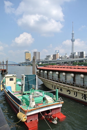 屋形船とスカイツリー