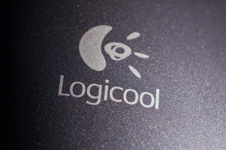2017.10.27　机　Logicool M570t
