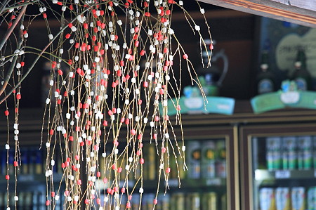 2010.03.05　鎌倉　若宮大路　酒屋の花餅飾り