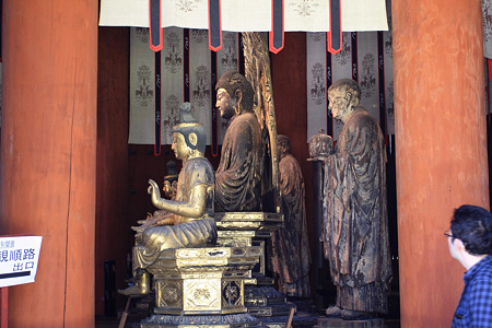 2010.04.28　興福寺　北円堂　弥勒如来坐像と無著立像