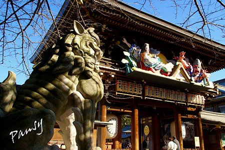 ねぶた飾りと・・狛犬と・・相模国一之宮 寒川神社・・5
