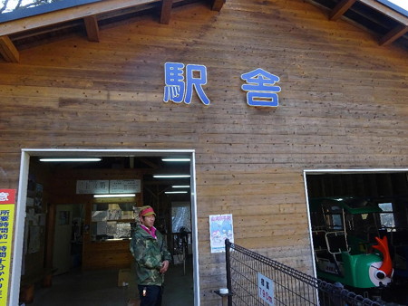171106-06モノレール駅舎