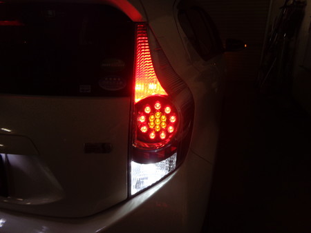 トヨタＡＱＵＡ　テールＬＥＤ製作　全点灯
