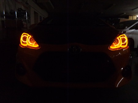 トヨタＡＱＵＡ　ヘッドライト加工　２色イカリング　ＮＥＷアウディ風ＬＥＤ　オレンジ