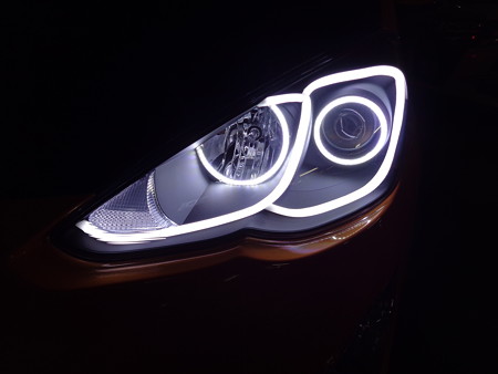 トヨタＡＱＵＡ　ヘッドライト加工　２色イカリング　ＮＥＷアウディ風ＬＥＤ　ホワイト　助手席側