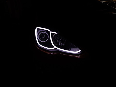 トヨタＡＱＵＡ　ヘッドライト加工　ＮＥＷアウディ風ＬＥＤ　ホワイト　運転席側