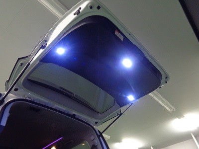 ヴェルファイア３０　バックドアLED取付