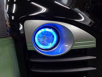 ヴォクシー　イカリング付きフォグ取付