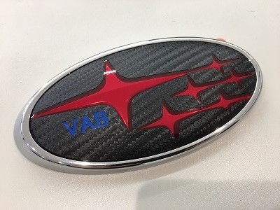 AQUAスバルエンブレムカーボンシート＆フィルム加工　クリアレッド　VABロゴ　ロゴカラーブルー