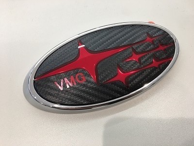 AQUAスバルエンブレムカーボンシート＆フィルム加工　クリアレッド　VMGロゴ　ロゴカラーレッド