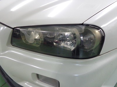 スカイライン３４ＧＴＲ　ヘッドライト磨き前