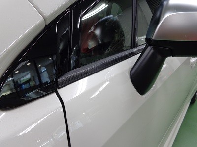 レヴォーグ　モール　カーボンシート貼り込み