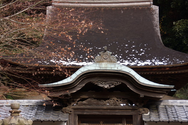 円覚寺舎利殿の残雪!2015