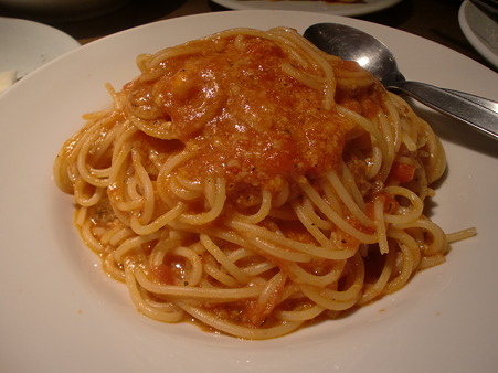トマトとニンニクのスパゲティ