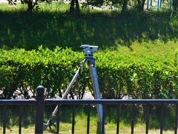 大きな土管埋設工事中＠公園前＠土木関係者必携精密機器