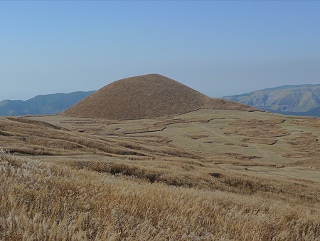 米塚の秋(2)阿蘇パノラマラインから