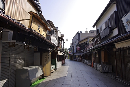 柴又帝釈天への道