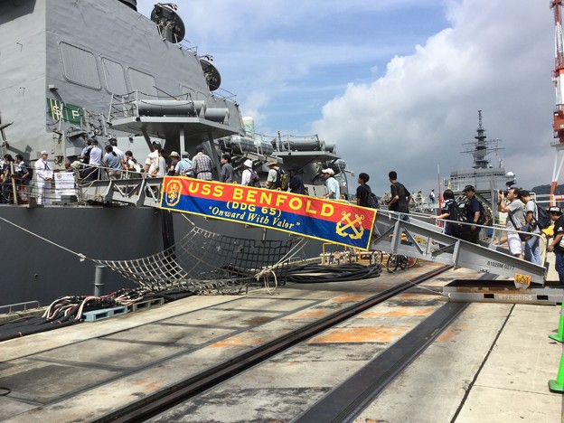 撮って出し。。米海軍横須賀基地開放へ艦船見学 8月5日