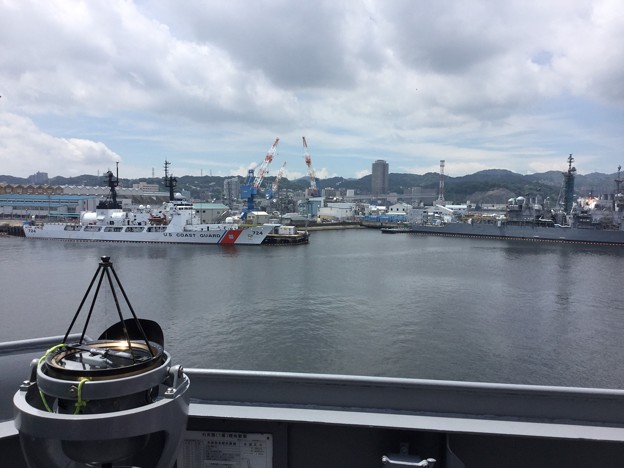 撮って出し。。米海軍横須賀基地から掃海母艦うらが 8月5日