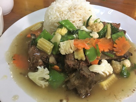 骨付き豚肉餡かけセットのお店 (8)