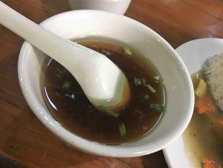 骨付き豚肉餡かけセットのお店 (9)
