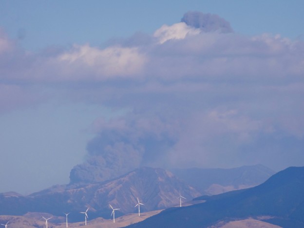 阿蘇中岳第一火口 噴火 熊本市内から撮影 噴煙 阿蘇山　Mt. Aso Eruption