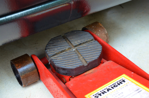 フロアジャッキに十字の溝が切ってあります フロアジャッキに十字の溝が切ってあります