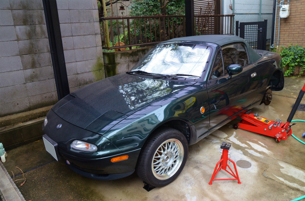 写真は正しくないフロアジャッキの使い方 写真は正しくないフロアジャッキの使い方