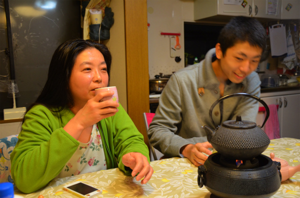夕食後にお茶を飲みながらゆっくり過ごすひととき