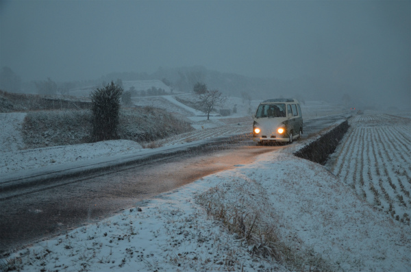 雪化粧したいつもの場所でミニバスを撮影 雪化粧したいつもの場所でミニバスを撮影