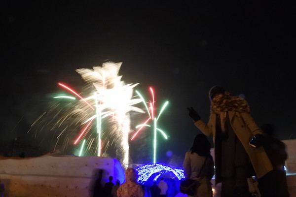 綺麗な雪景色と花火に家内も大満足