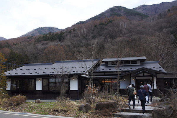 奈良井宿の端にあるロッジのご主人のお友達のお店