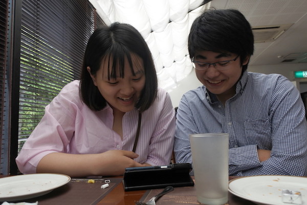 同い年のいとこ同士たのしく盛り上がる