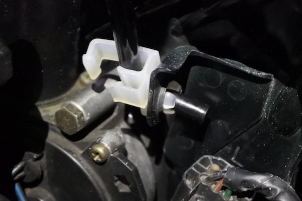 先にホルダーをセットしてからステーを差し込む