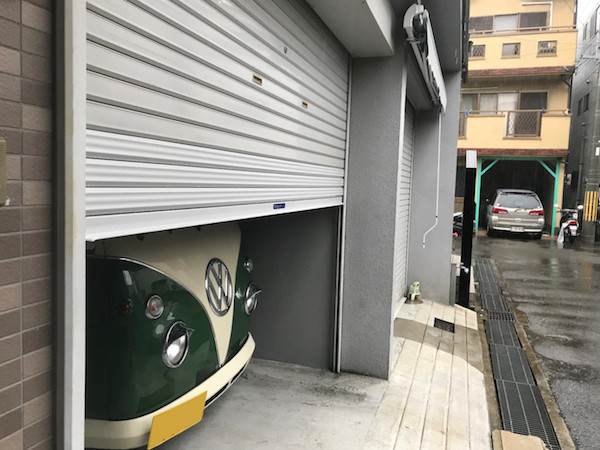 シャッターを閉められるようになり、いつものガレージに戻りました。
