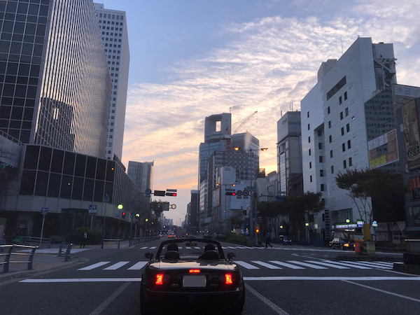 朝日を浴びた雲が綺麗に光る
