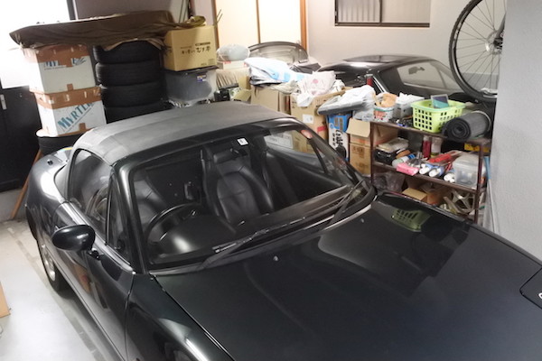 ガレージに動くのと動けないのと２台のVR-Bが並ぶのも今晩が最後