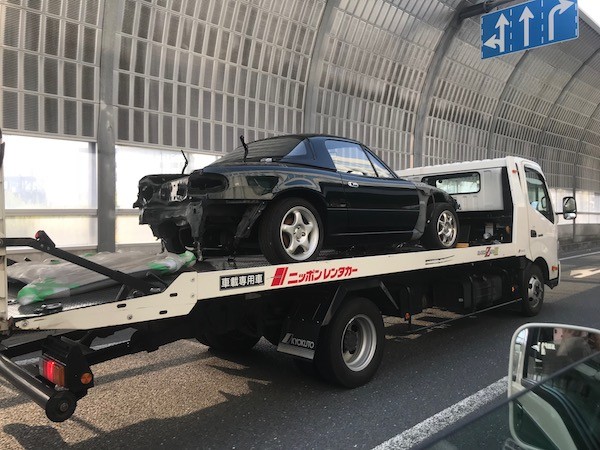 ミニバスと一緒に進みます