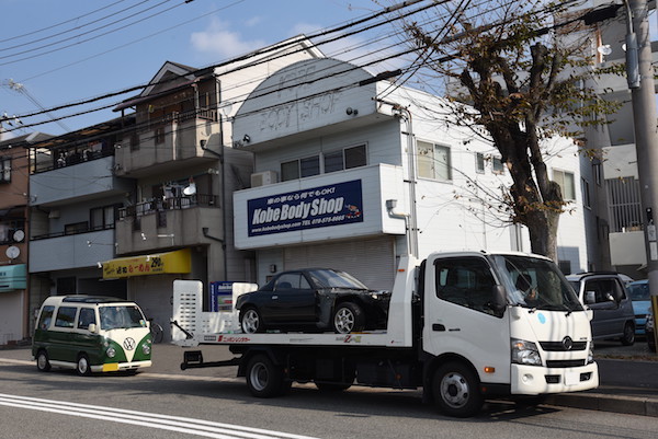 神戸ボディーショップに到着
