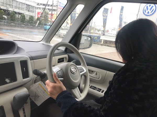 家内がキャンバスを運転して自宅まで試乗