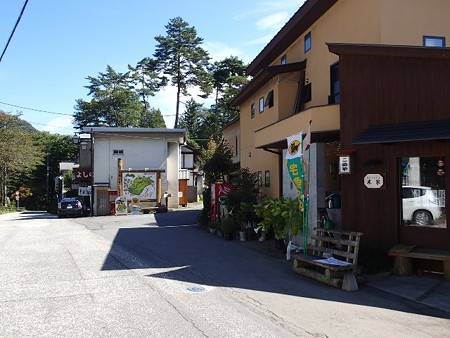 26 9 群馬 沢渡温泉 町並み 1