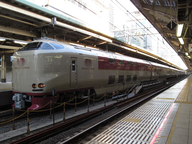 31分遅れで東京駅に到着したサンライズ