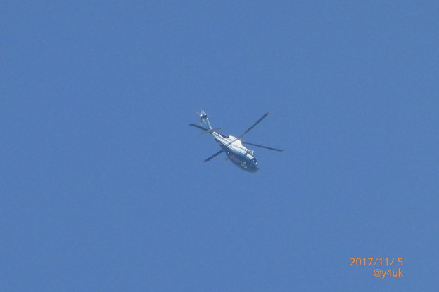 Photos: 12:06 TBS報道ヘリコプターも川越名門ゴルフ場へGo～Blue&White爽やか機体～トランプ来日11.5